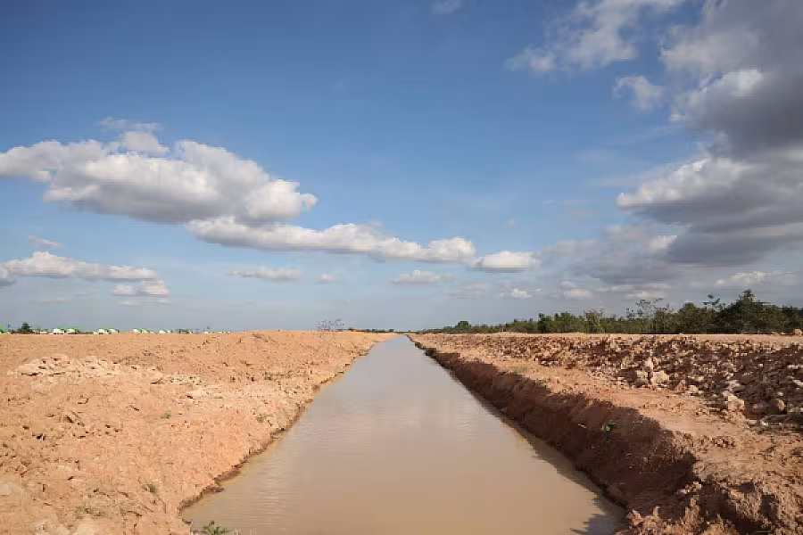 ឯកឧត្តមកិត្តិសង្គហបណ្ឌិត គន់ គីម អញ្ជើញពិនិត្យការស្ថាបនាផ្លូវជូនអតីតយុទ្ធជន និងនិវត្តជន ក្នុងស្រុកគាស់ក្រឡ - Image 20