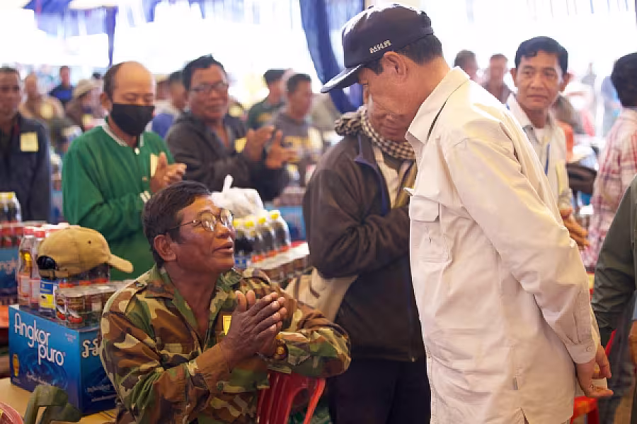 ឯកឧត្តមកិត្តិសង្គហបណ្ឌិត គន់ គីម អញ្ជើញពិនិត្យការស្ថាបនាផ្លូវជូនអតីតយុទ្ធជន និងនិវត្តជន ក្នុងស្រុកគាស់ក្រឡ - Image 5