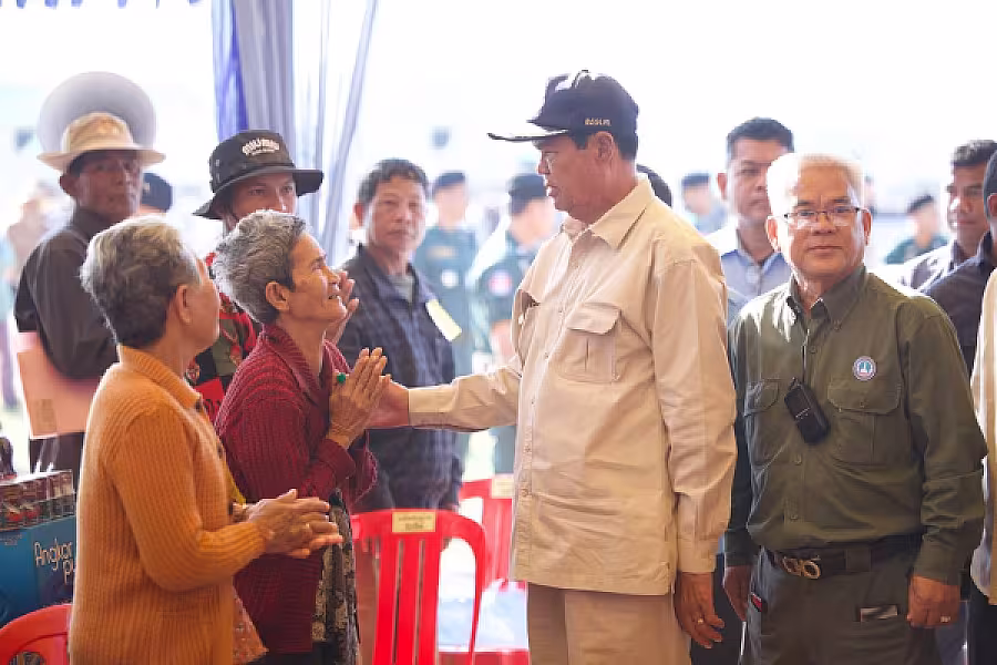 ឯកឧត្តមកិត្តិសង្គហបណ្ឌិត គន់ គីម អញ្ជើញពិនិត្យការស្ថាបនាផ្លូវជូនអតីតយុទ្ធជន និងនិវត្តជន ក្នុងស្រុកគាស់ក្រឡ - Image 6