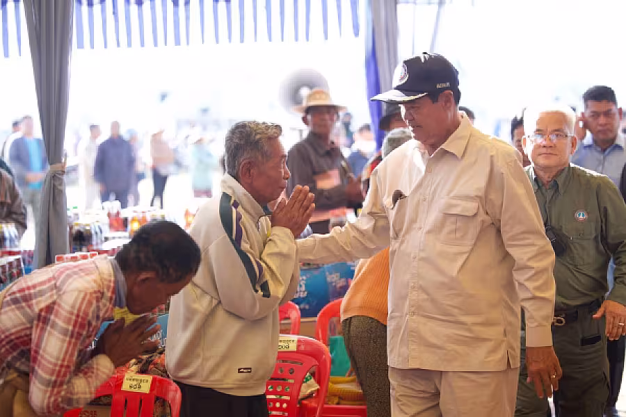 ឯកឧត្តមកិត្តិសង្គហបណ្ឌិត គន់ គីម អញ្ជើញពិនិត្យការស្ថាបនាផ្លូវជូនអតីតយុទ្ធជន និងនិវត្តជន ក្នុងស្រុកគាស់ក្រឡ - Image 9