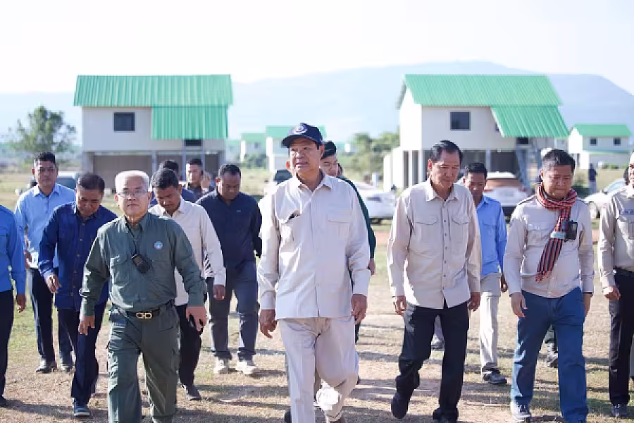 ឯកឧត្តមកិត្តិសង្គហបណ្ឌិត គន់ គីម អញ្ជើញពិនិត្យការស្ថាបនាផ្លូវជូនអតីតយុទ្ធជន និងនិវត្តជន ក្នុងស្រុកគាស់ក្រឡ - Image 10