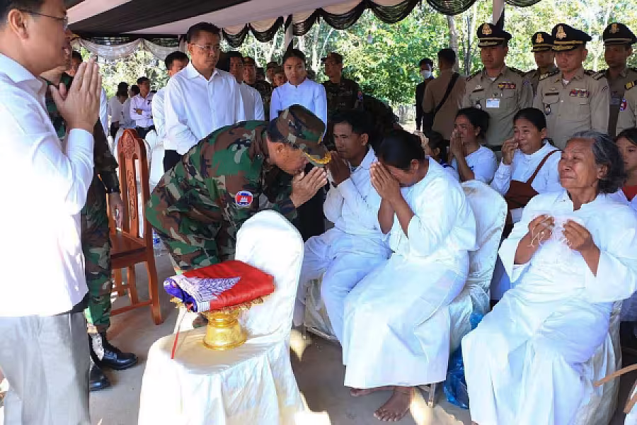 ឯកឧត្តម អ៊ុក ឃ្នួច អញ្ជើញជាអធិបតីក្នុងពិធីប្រទានព្រះអគ្គីបូជាសពវីរកងទ័ព ដុញ ដឿប យុទ្ធជនពលីក្នុងសមរភូមិទិសបឹងត្រកួន - Image 2