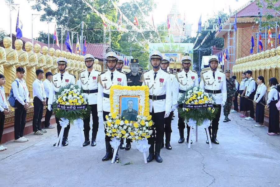 ឯកឧត្តម អ៊ុក ឃ្នួច អញ្ជើញជាអធិបតីក្នុងពិធីប្រទានព្រះអគ្គីបូជាសពវីរកងទ័ព ដុញ ដឿប យុទ្ធជនពលីក្នុងសមរភូមិទិសបឹងត្រកួន