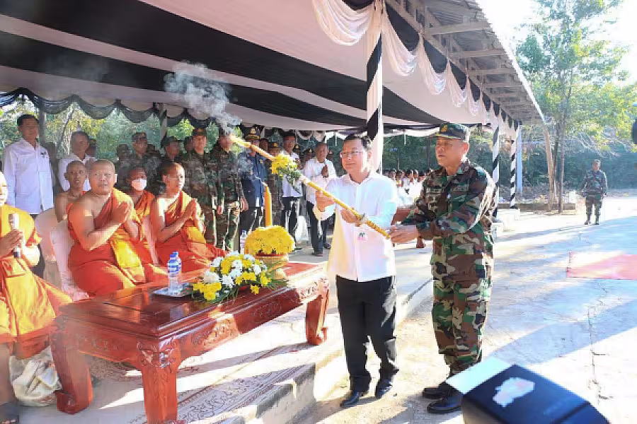 ឯកឧត្តម អ៊ុក ឃ្នួច អញ្ជើញជាអធិបតីក្នុងពិធីប្រទានព្រះអគ្គីបូជាសពវីរកងទ័ព ដុញ ដឿប យុទ្ធជនពលីក្នុងសមរភូមិទិសបឹងត្រកួន - Image 5