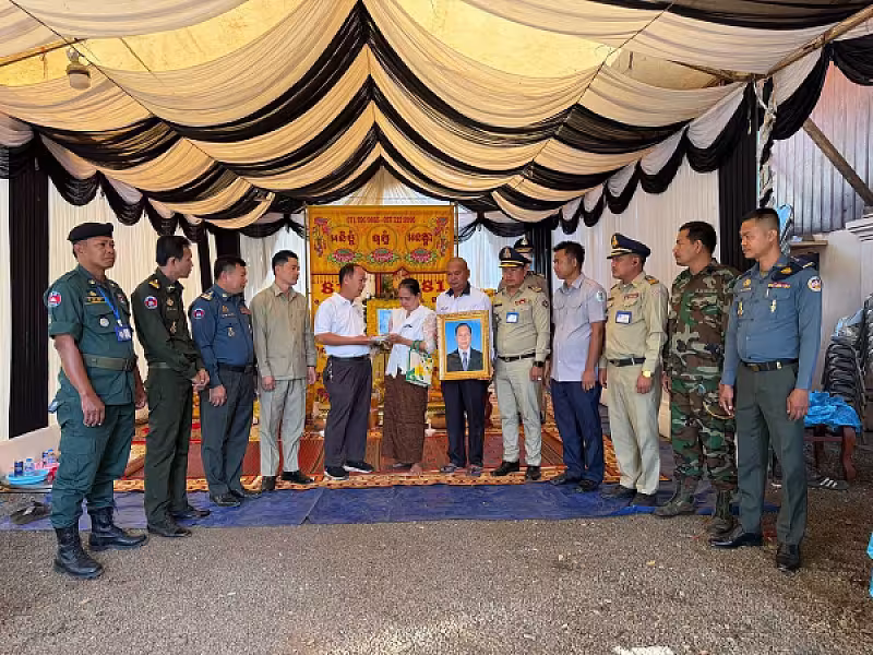 អ.ន.ក. ខេត្តរតនគិរី ប្រគល់ថវិកាបេឡាមរណសង្គ្រោះជូនគ្រួសារសពនិវត្តជនមួយគ្រួសារនៅក្រុងបានលុង - Image 4