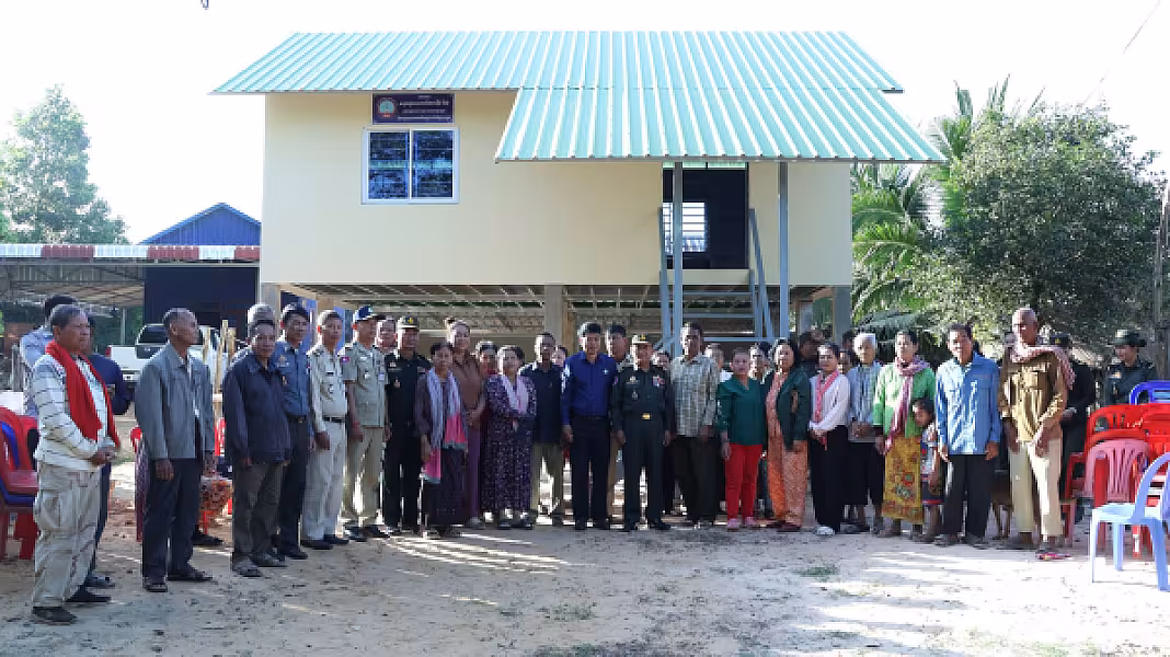 អតីតយុទ្ធជន២គ្រួសាររស់នៅក្រុងស្ទឹងសែនទទួលបានអំណោយផ្ទះថ្មីពីសម្ដេចតេជោហ៊ុន សែន - Image 10