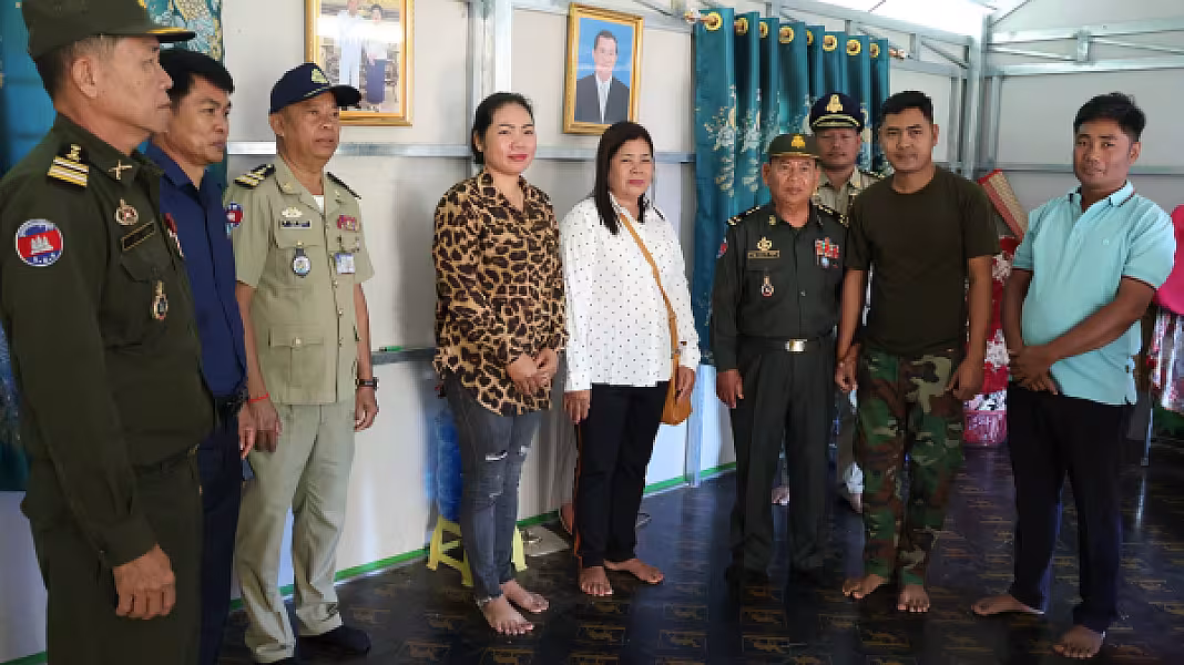 អតីតយុទ្ធជន២គ្រួសាររស់នៅក្រុងស្ទឹងសែនទទួលបានអំណោយផ្ទះថ្មីពីសម្ដេចតេជោហ៊ុន សែន - Image 6