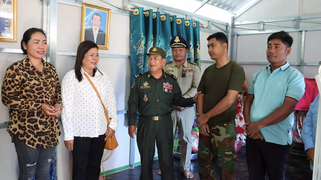 អតីតយុទ្ធជន២គ្រួសាររស់នៅក្រុងស្ទឹងសែនទទួលបានអំណោយផ្ទះថ្មីពីសម្ដេចតេជោហ៊ុន សែន - Image 7