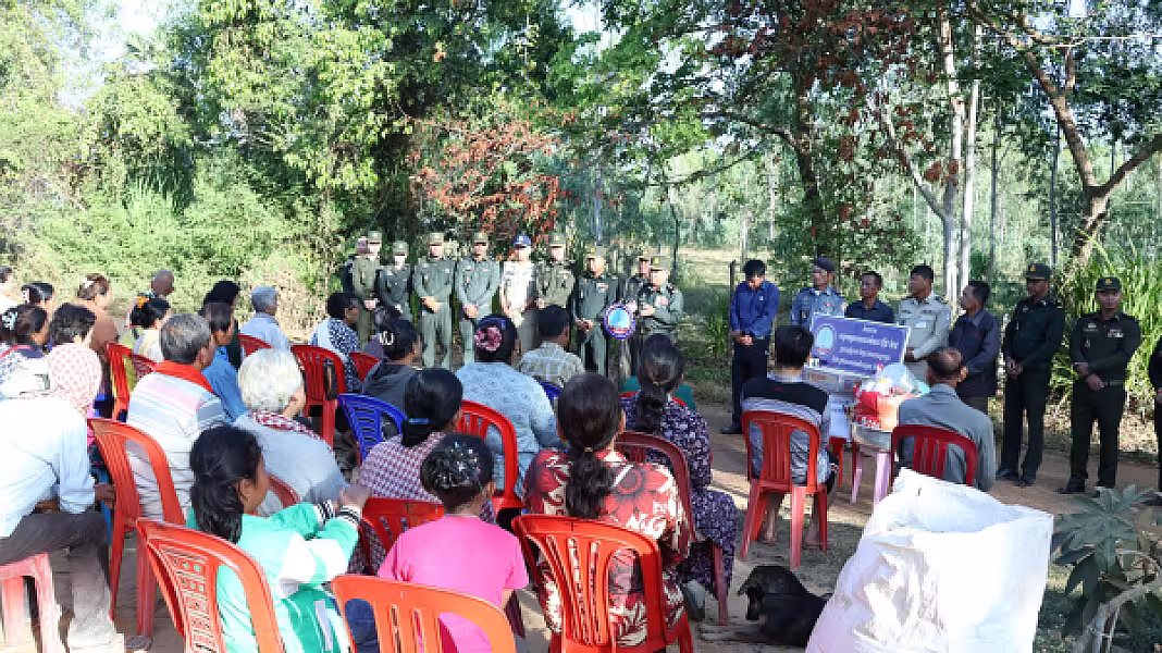 អតីតយុទ្ធជន២គ្រួសាររស់នៅក្រុងស្ទឹងសែនទទួលបានអំណោយផ្ទះថ្មីពីសម្ដេចតេជោហ៊ុន សែន - Image 5