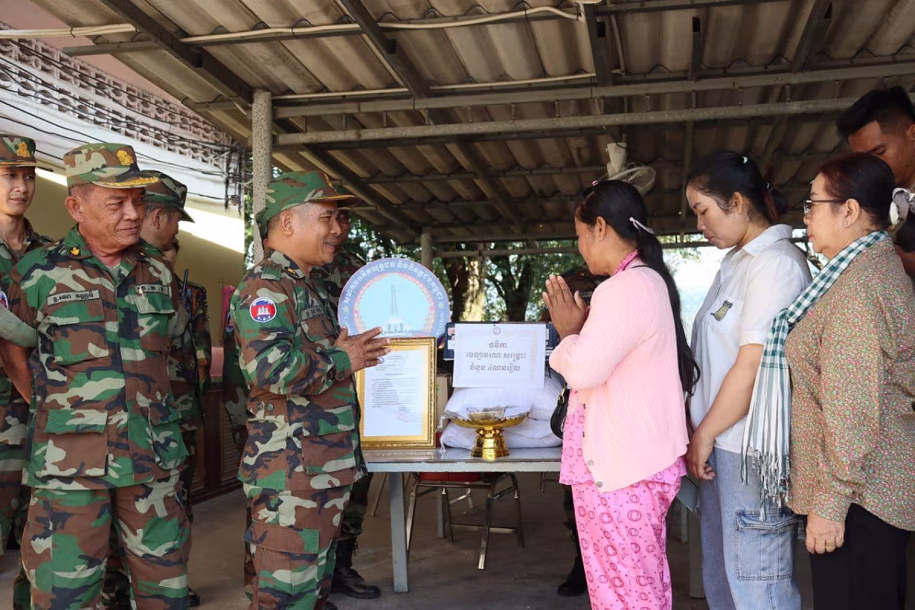 អ.ន.ក. ខេត្តកោះកុង នាំយកថវិកាមរណសង្គ្រោះជូនគ្រួសារអតីតយុទ្ធជនមរណភាព