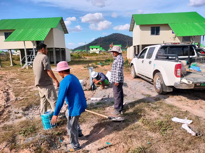 អ.ន.ក. ខេត្តបាត់ដំបង ចុះរៀបចំដាក់អណ្តូងស្នប់ និងពិនិត្យទីតាំងដាំបង្គោលភ្លើង ក្នុងភូមិព្រៃសិន - Image 4