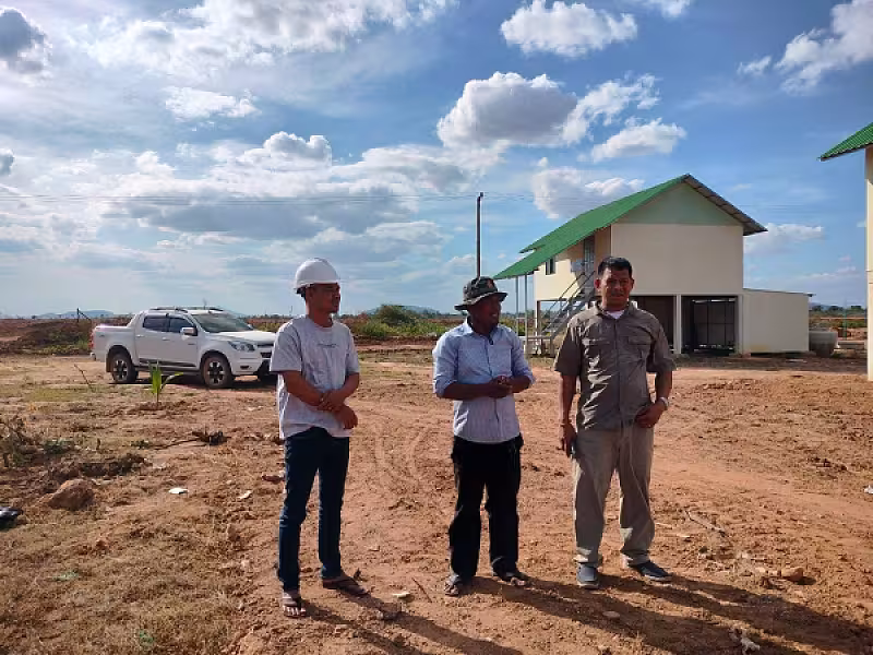 អ.ន.ក. ខេត្តបាត់ដំបង ចុះរៀបចំដាក់អណ្តូងស្នប់ និងពិនិត្យទីតាំងដាំបង្គោលភ្លើង ក្នុងភូមិព្រៃសិន