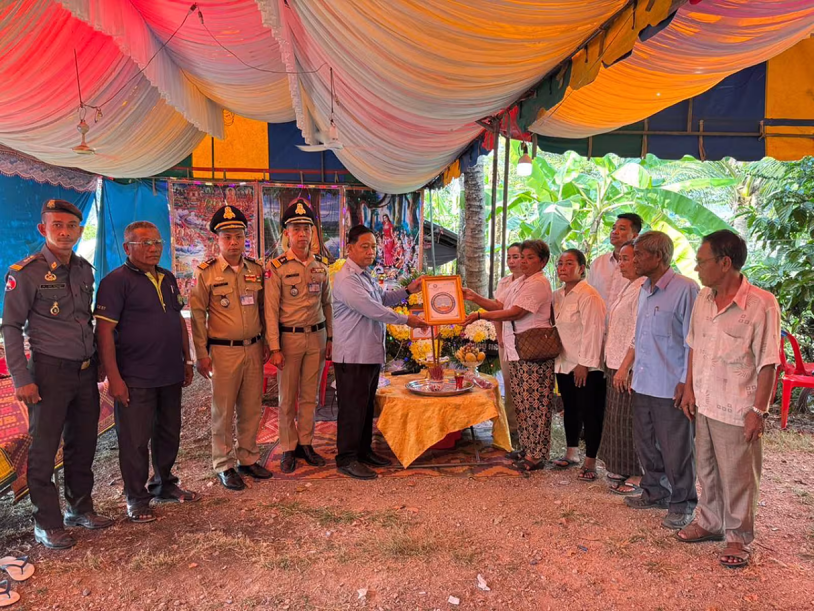 អ.ន.ក. ខេត្តបាត់ដំបង នាំយកថវិកាបេឡាមរណសង្គ្រោះជូនគ្រួសារអតីតយុទ្ធជនមរណភាព