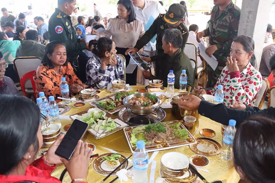 ឯកឧត្តម សាយ សំអាល់ រៀបចំអាហារសាមគ្គីជូនគ្រួសារអតីតយុទ្ធជន ក្នុងខេត្តព្រះសីហនុ - Image 10