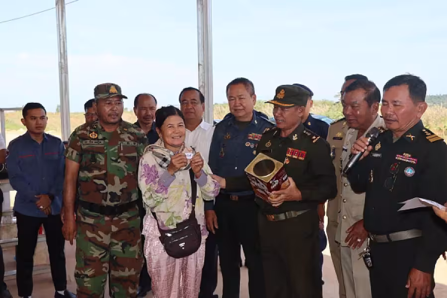 អតីតយុទ្ធជនខេត្តព្រះសីហនុ ៣១គ្រួសារទទួលបាន ផ្ទះ និងដីសម្បទានសង្គមកិច្ចពីរាជរដ្ឋាភិបាល 