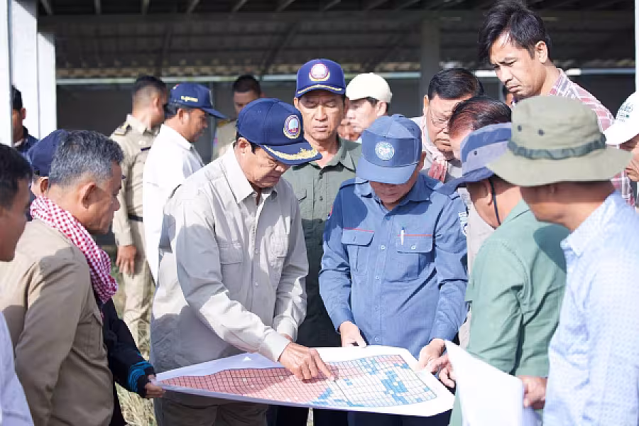 ឯកឧត្តម គន់ គីម អញ្ជើញពិនិត្យការសាងសង់ផ្ទះ ៣០០ខ្នង និងអណ្តូងទឹកជាអំណោយរបស់សម្តេច ប៊ុន រ៉ានី ជូនអតីតយុទ្ធជន និងនិវត្តជន នៅខេត្តពោធិ៍សាត់ - Image 5