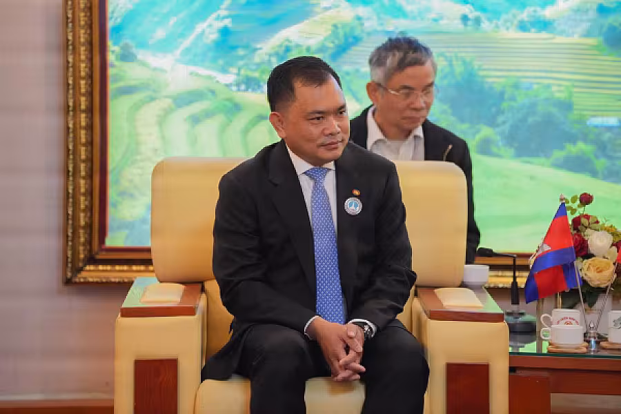 អ្នកឧកញ៉ា ម៉ម វណ្ណឌី ដឹកនាំប្រតិភូសមាគមចូលជួបសម្ដែងការគួរសមជាមួយប្រធានសមាគមអតីតយុទ្ធជនវៀតណាម  - Image 4