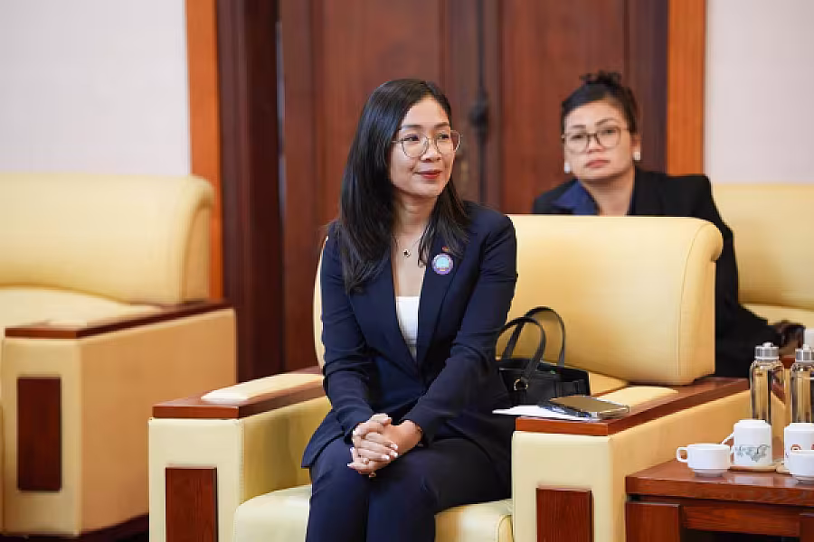 អ្នកឧកញ៉ា ម៉ម វណ្ណឌី ដឹកនាំប្រតិភូសមាគមចូលជួបសម្ដែងការគួរសមជាមួយប្រធានសមាគមអតីតយុទ្ធជនវៀតណាម  - Image 6