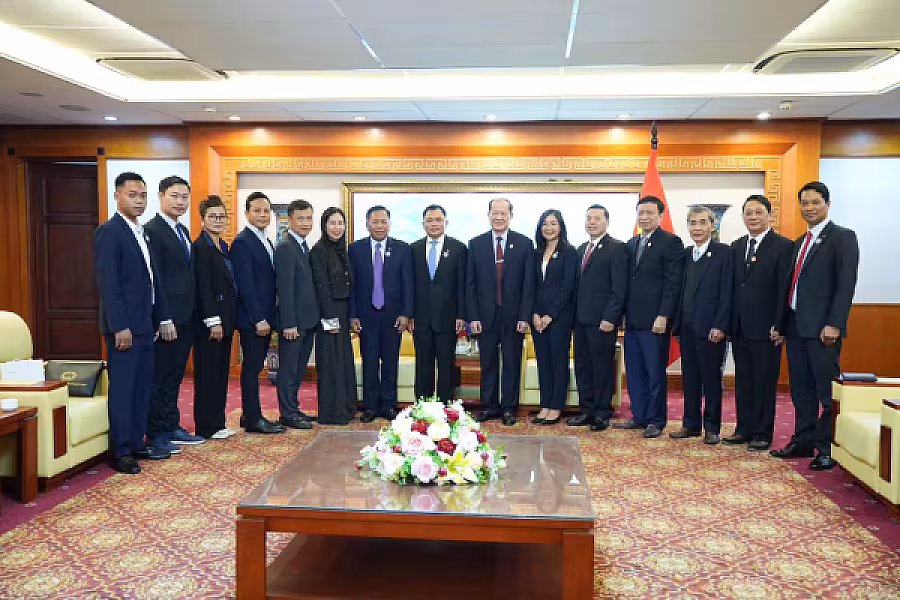 អ្នកឧកញ៉ា ម៉ម វណ្ណឌី ដឹកនាំប្រតិភូសមាគមចូលជួបសម្ដែងការគួរសមជាមួយប្រធានសមាគមអតីតយុទ្ធជនវៀតណាម  - Image 19