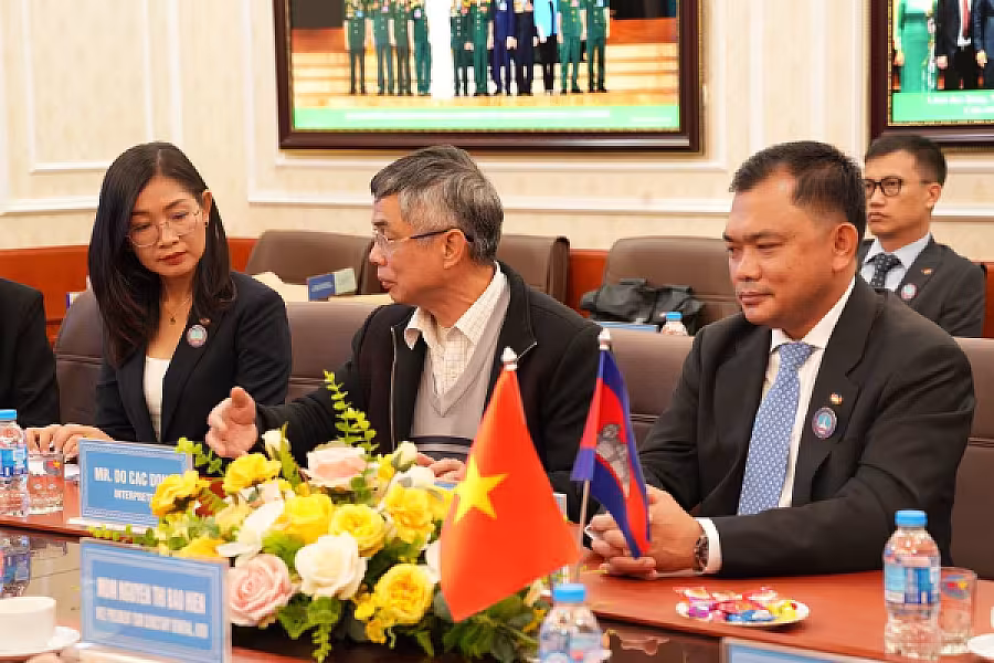 អ្នកឧកញ៉ា ម៉ម វណ្ណឌី ដឹកនាំប្រតិភូសមាគមជួបពិភាក្សាការងារជាមួយសមាគមសហគ្រិន និងអាជីវកម្មអតីតយុទ្ធជនវៀតណាម - Image 12