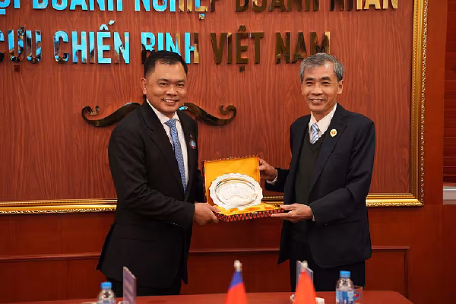 អ្នកឧកញ៉ា ម៉ម វណ្ណឌី ដឹកនាំប្រតិភូសមាគមជួបពិភាក្សាការងារជាមួយសមាគមសហគ្រិន និងអាជីវកម្មអតីតយុទ្ធជនវៀតណាម - Image 13