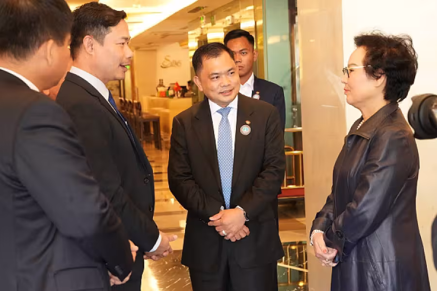 ដំណើរទស្សនកិច្ចរបស់ប្រតិភូកម្ពុជានៅកសិដ្ឋានចិញ្ចឹមគោយកទឹកដោះ និងក្រុមហ៊ុនកែច្នៃផលិតផលទឹកដោះគោ