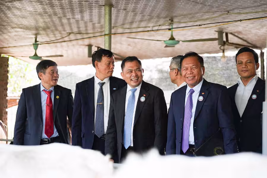 ដំណើរទស្សនកិច្ចរបស់ប្រតិភូកម្ពុជានៅកសិដ្ឋានចិញ្ចឹមគោយកទឹកដោះ និងក្រុមហ៊ុនកែច្នៃផលិតផលទឹកដោះគោ - Image 11