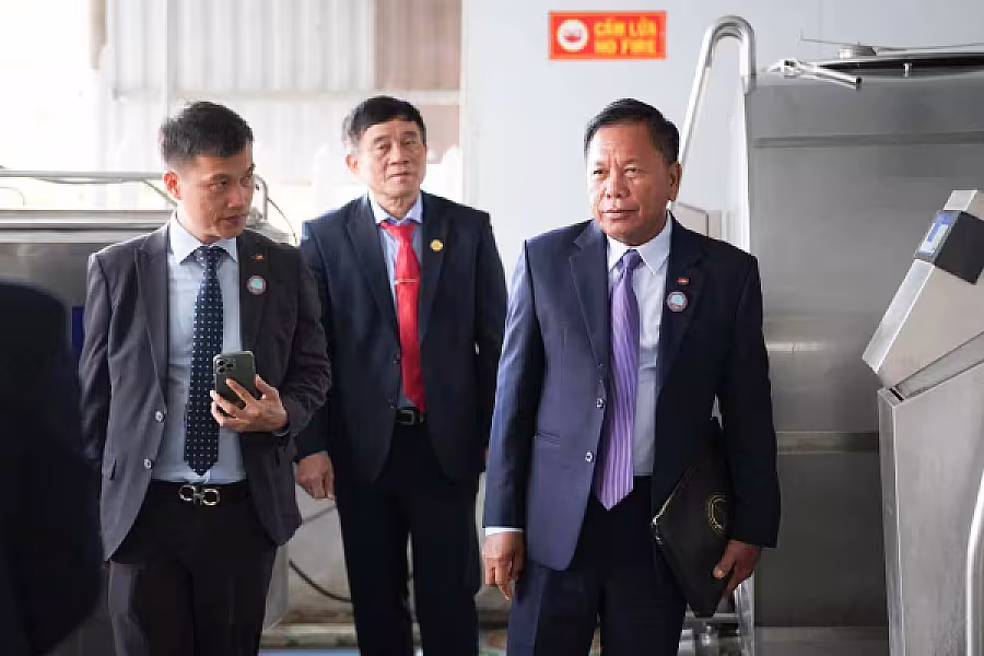 ដំណើរទស្សនកិច្ចរបស់ប្រតិភូកម្ពុជានៅកសិដ្ឋានចិញ្ចឹមគោយកទឹកដោះ និងក្រុមហ៊ុនកែច្នៃផលិតផលទឹកដោះគោ - Image 15