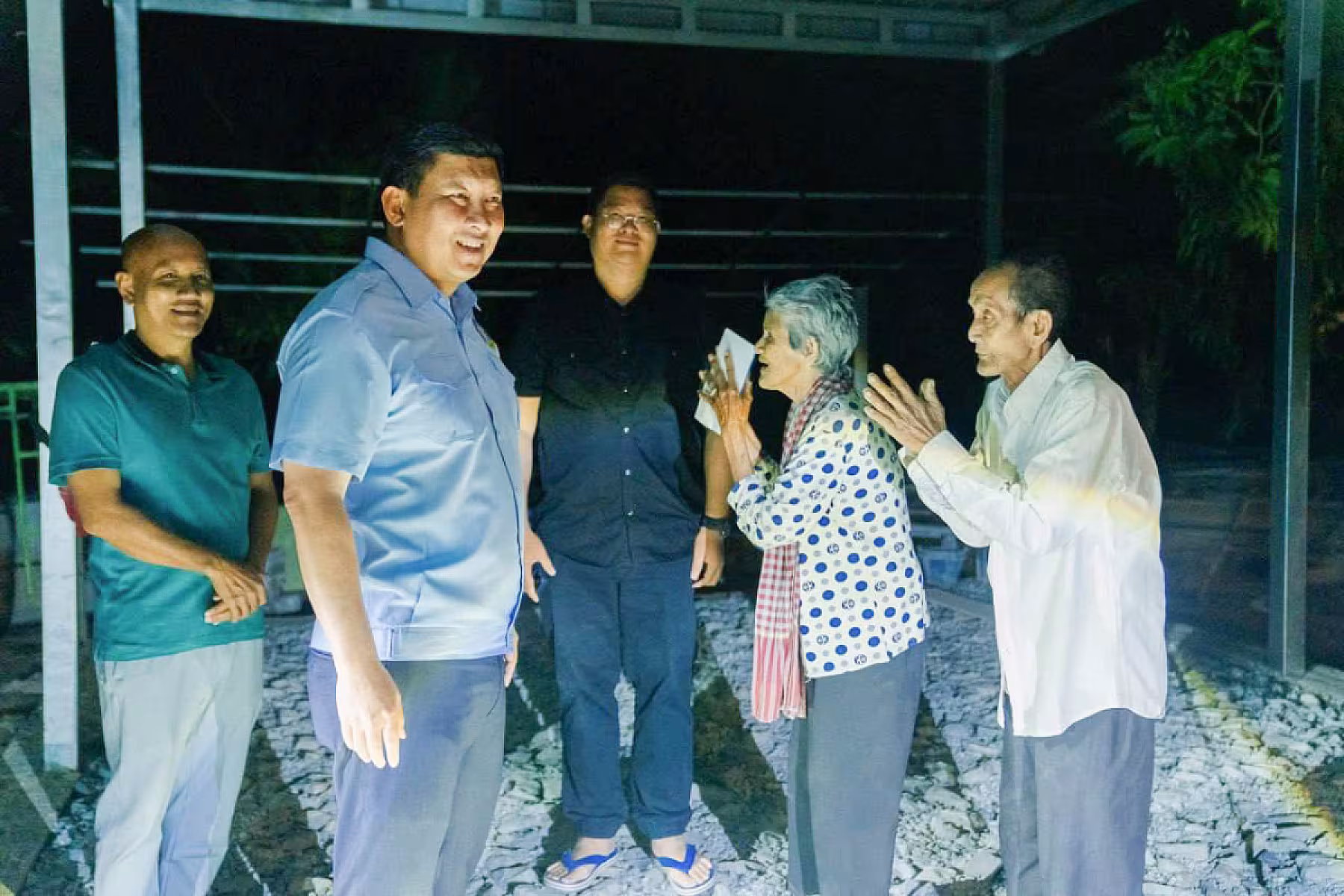 អតីតយុទ្ធជនចំនួន២គ្រួសាររស់នៅខេត្តកែបទទួលបានអំណោយផ្ទះថ្មីពីឯកឧត្តម សាយ សំអាល់