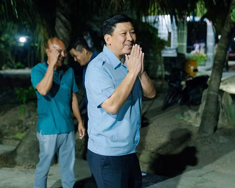 អតីតយុទ្ធជនចំនួន២គ្រួសាររស់នៅខេត្តកែបទទួលបានអំណោយផ្ទះថ្មីពីឯកឧត្តម សាយ សំអាល់ - Image 2