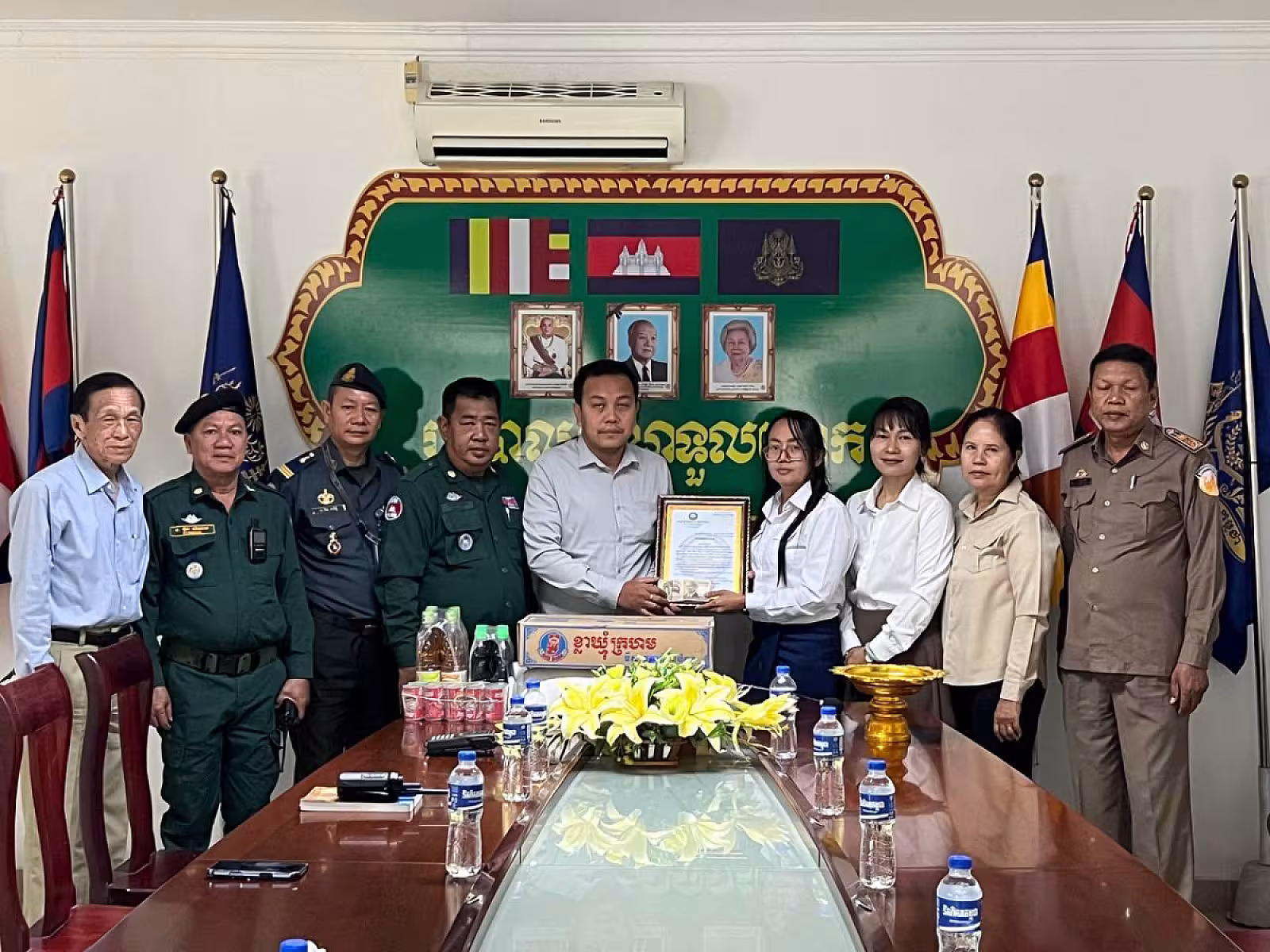 អ.ន.ក. រាជធានីភ្នំពេញ នាំយកថវិកាបេឡាមរណសង្គ្រោះជូនគ្រួសារនិវត្តជន