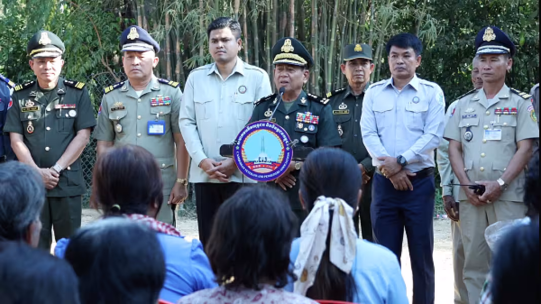 សម្ដេចតេជោ ហ៊ុន សែន និងសម្ដេចកិត្តិព្រឹទ្ធបណ្ឌិត ផ្តល់ផ្ទះថ្មីមួយខ្នងដល់គ្រួសារអតីតយុទ្ធជនពលី ខេត្តកំពង់ធំ 