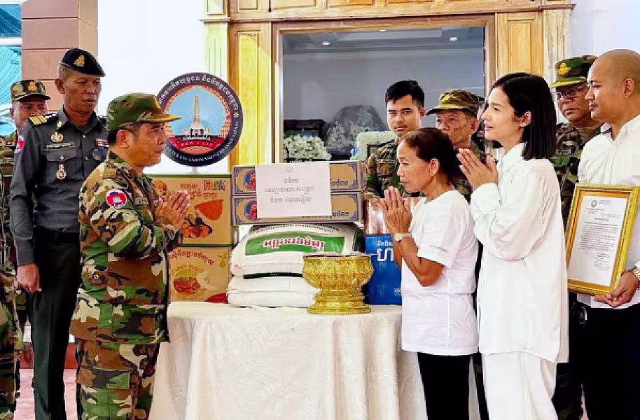 អ.ន.ក. ខេត្តកោះកុងនាំអំណោយ និងថវិកាបេឡាមរណសង្រ្គោះជូនដល់គ្រួសារសពនិវត្តជនមួយគ្រួសារ