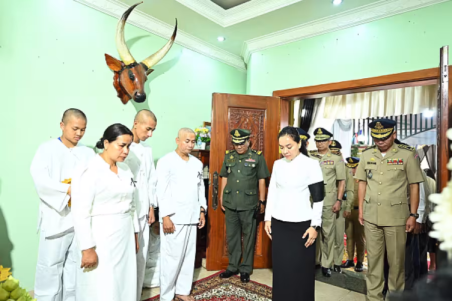 ប្រតិភូ អ.ន.ក. រាជធានីភ្នំពេញអញ្ជើញចូលរួមគោរពវិញ្ញាណក្ខន្ធសពឧត្តមសេនីយ៍ទោ ស្រី សារូ  - Image 3