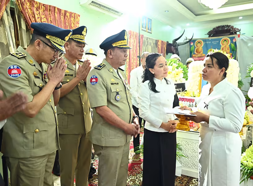 ប្រតិភូ អ.ន.ក. រាជធានីភ្នំពេញអញ្ជើញចូលរួមគោរពវិញ្ញាណក្ខន្ធសពឧត្តមសេនីយ៍ទោ ស្រី សារូ  - Image 7