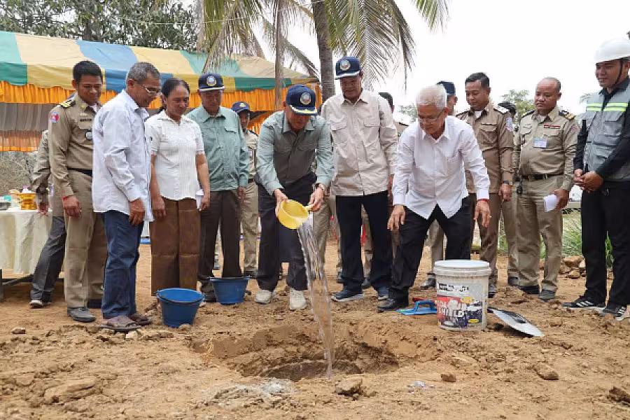 អំណោយផ្ទះមួយខ្នងរបស់សម្តេចធិបតី ហ៊ុន ម៉ាណែត ចាប់ផ្តើមសាងសង់ជូនអតីតយុទ្ធជន នៅខេត្តបាត់ដំបង - Image 8