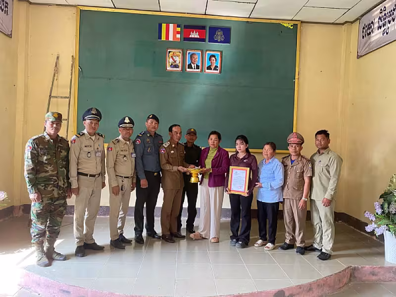 អ.ន.ក. ស្រុកសំឡូត នាំយកថវិកាមរណសង្គ្រោះជូនគ្រួសារសពអតីតយុទ្ធជន - Image 2