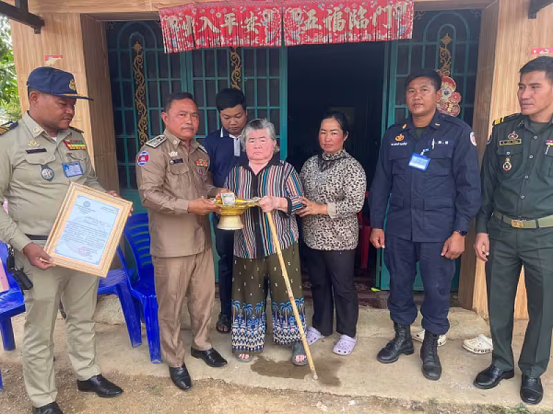 អ.ន.ក. ស្រុកភ្នំព្រឹក នាំយកថវិកាមរណសង្គ្រោះជូនគ្រួសារសពអតីតយុទ្ធជន - Image 3