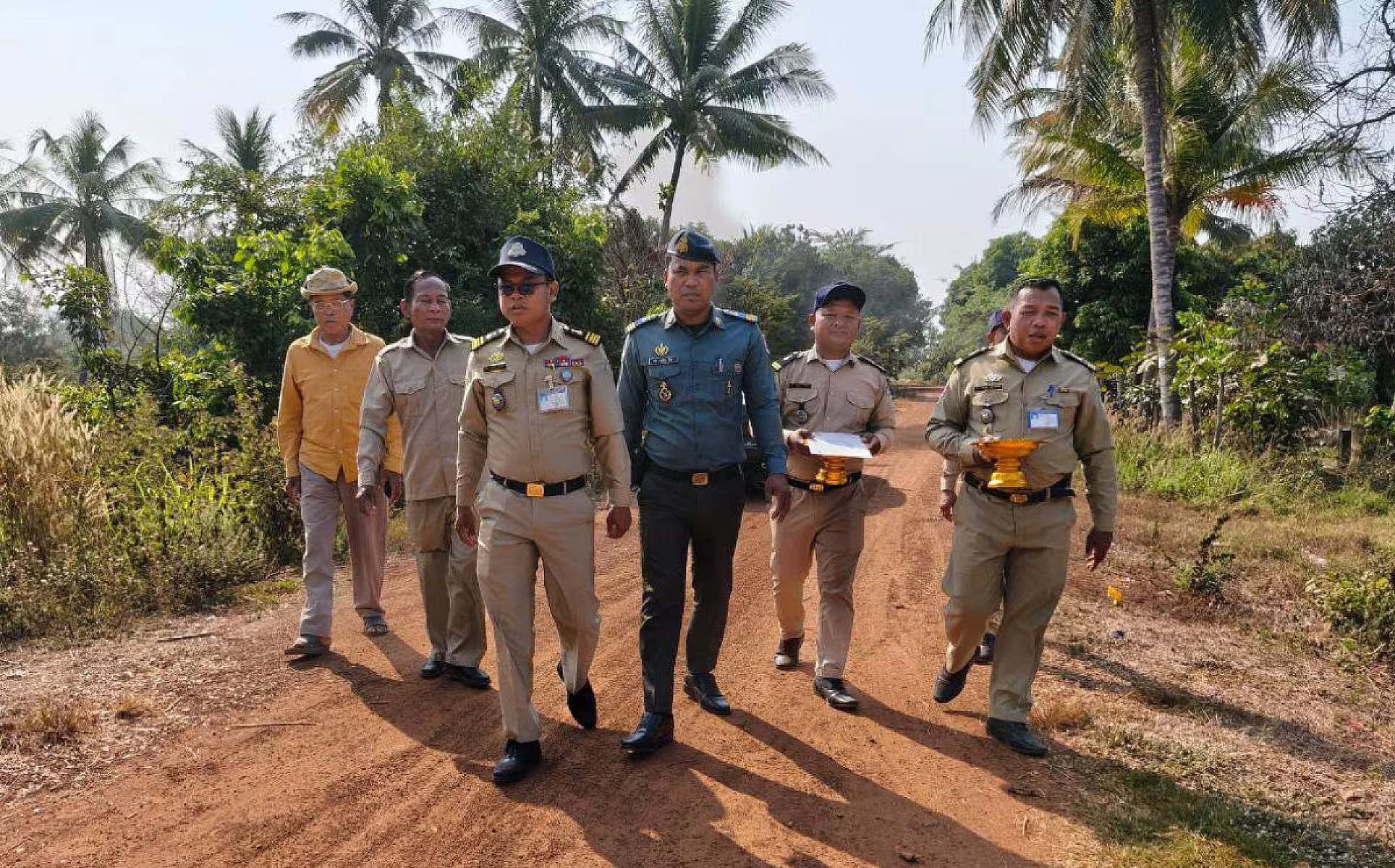 អ.ន.ក. ស្រុកអន្លង់វែង ប្រគល់ជូនថវិកាបេឡាមរណៈសង្រ្គោះជូនគ្រួសារសពសមាជិក