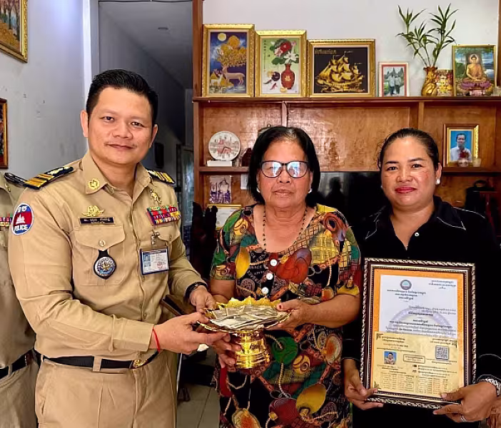 អ.ន.ក. ខណ្ឌកំបូល នាំយកថវិកាបេឡាមរណសង្គ្រោះជូនគ្រួសារសពសមាជិក - Image 2