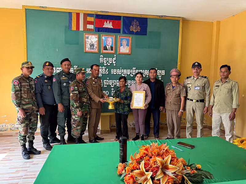 អ.ន.ក. ស្រុកសំឡូត នាំយកថវិកាមរណសង្គ្រោះជូនគ្រួសារអតីតយុទ្ធជន - Image 2