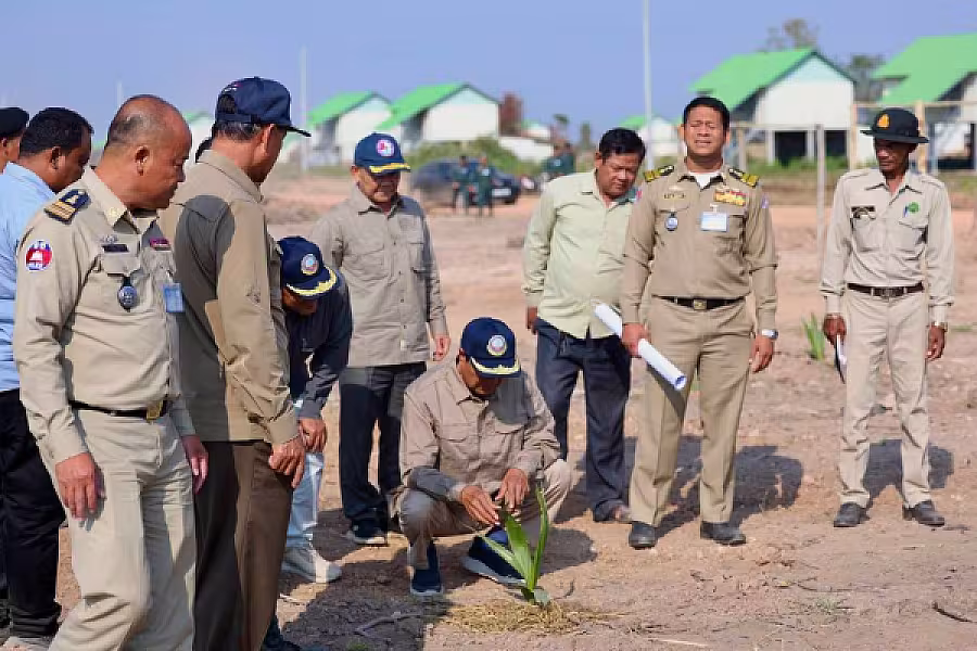 ឯកឧត្តម ទេសរដ្ឋមន្រ្តី គន់ គីម អញ្ជើញចុះពិនិត្យពីការរស់នៅ និងការដាំដុះដំណាំរបស់អតីតយុទ្ធជន នៅខេត្តបាត់ដំបង - Image 2