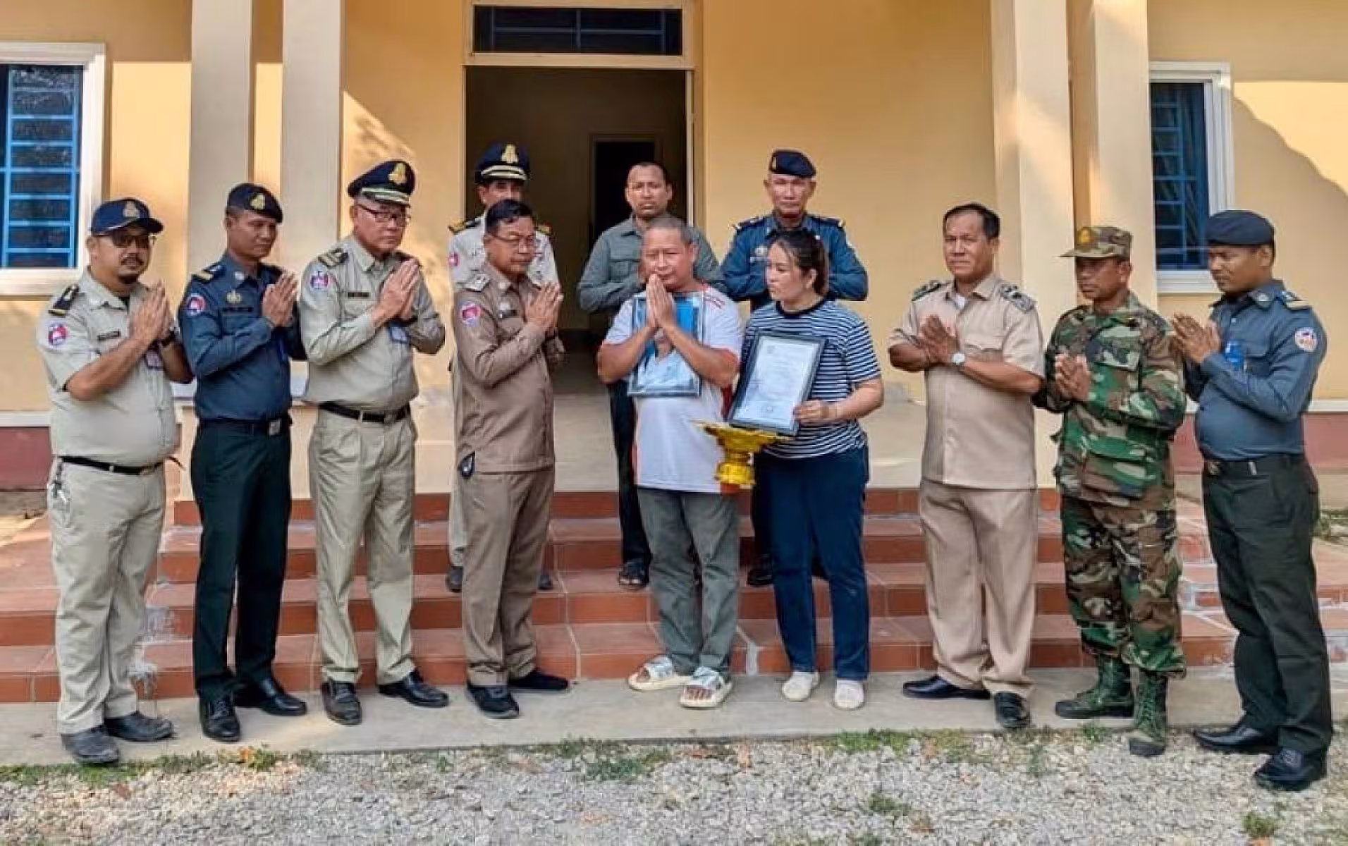 អ.ន.ក. ស្រុកបវេល នាំយកថវិកាមរណសង្គ្រោះជូនគ្រួសារអតីតយុទ្ធជន