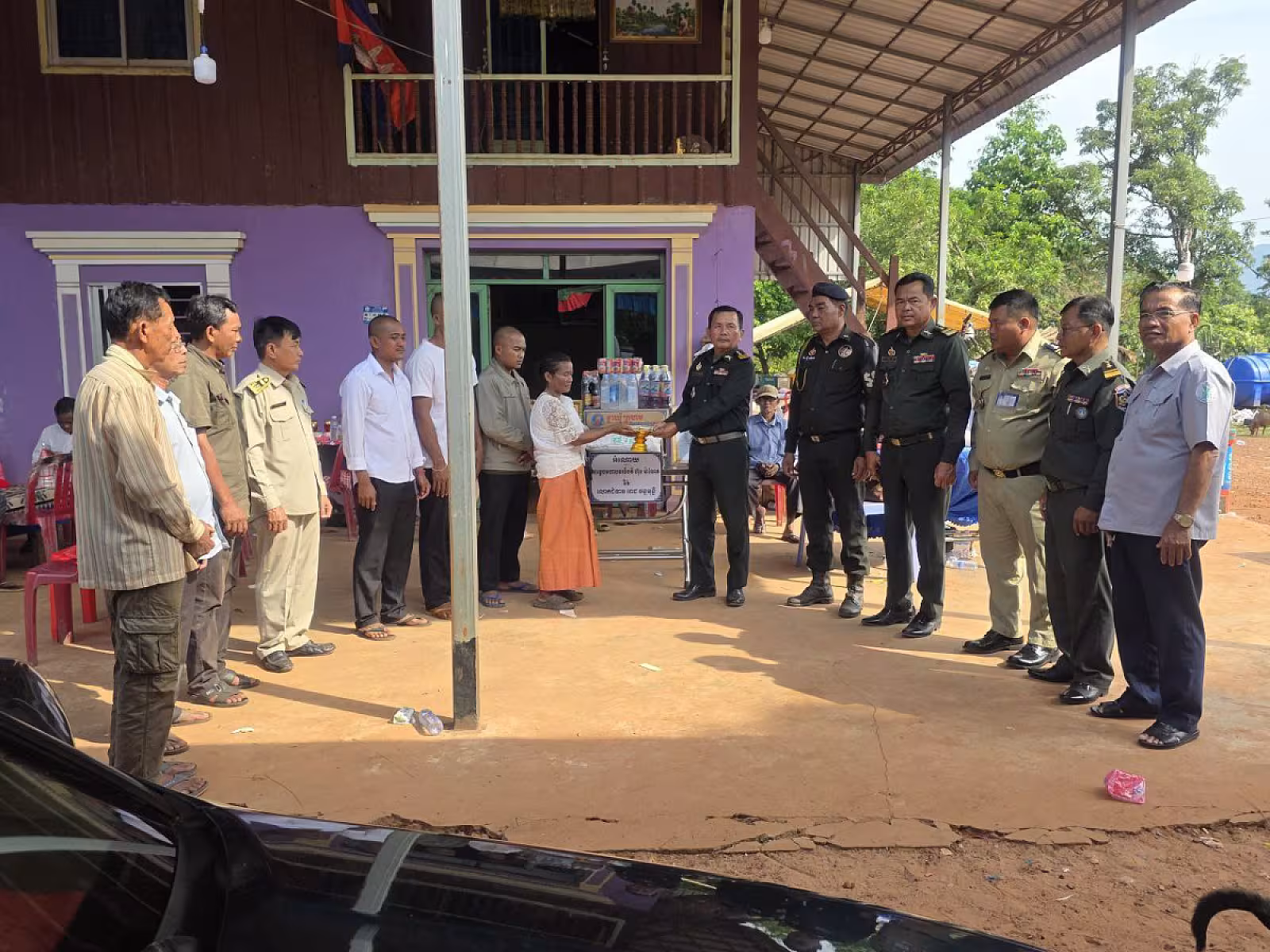 អ.ន.ក. ខេត្តព្រះសីហនុ នាំយកអំណោយ និងថវិកាមរណសង្គ្រោះជូនគ្រួសារសពសមាជិក