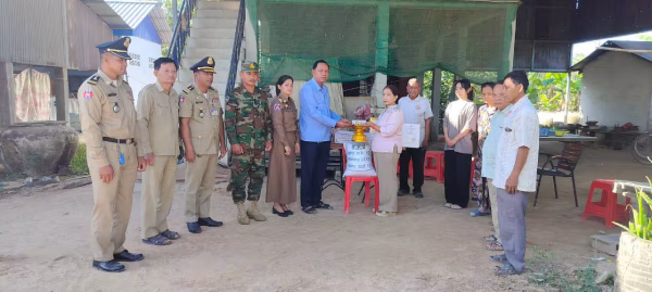 គ្រួសារសពសមាជិក អ.ន.ក. ខេត្តតាកែវ ៥គ្រួសារទទួលបានថវិកាបេឡាមរណសង្រ្គោះពី អ.ន.ក.ខេត្ត - Image 2