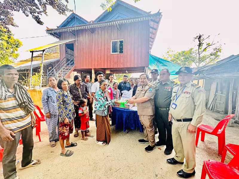 គ្រួសារសពសមាជិក អ.ន.ក. ខេត្តតាកែវ ៥គ្រួសារទទួលបានថវិកាបេឡាមរណសង្រ្គោះពី អ.ន.ក.ខេត្ត - Image 5