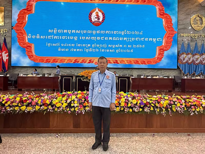 លោក កាំង លាង ប្រធានសាខាគយនិងរដ្ឋាករខេត្តសៀមរាប ចូលរួមឧបត្ថម្ភថវិកាចំនួន ៥០មុឺនរៀល ដើម្បីរៀបចំមហាសន្និបាតវិសាមញ្ញតំណាងសមាគមអតីតយុទ្ធជនកម្ពុជាទូទាំងប្រទេស