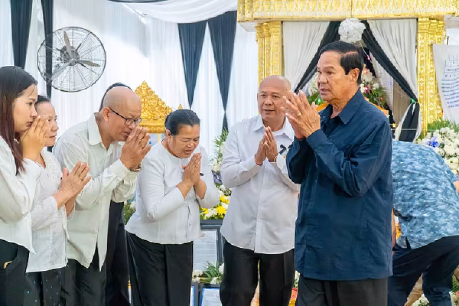 ឯកឧត្តមកិត្តិសង្គហបណ្ឌិត គន់ គីម អញ្ជើញគោរពវិញ្ញាណនក្ខន្ធសពម្តាយក្មេក ឯកឧត្តម អ៊ុំ រាត្រី  - Image 3