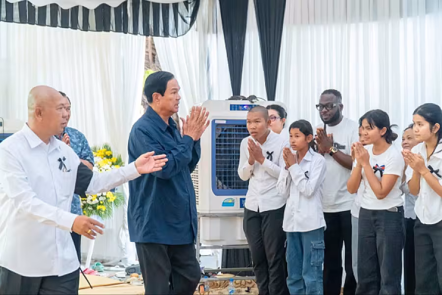 ឯកឧត្តមកិត្តិសង្គហបណ្ឌិត គន់ គីម អញ្ជើញគោរពវិញ្ញាណនក្ខន្ធសពម្តាយក្មេក ឯកឧត្តម អ៊ុំ រាត្រី  - Image 4