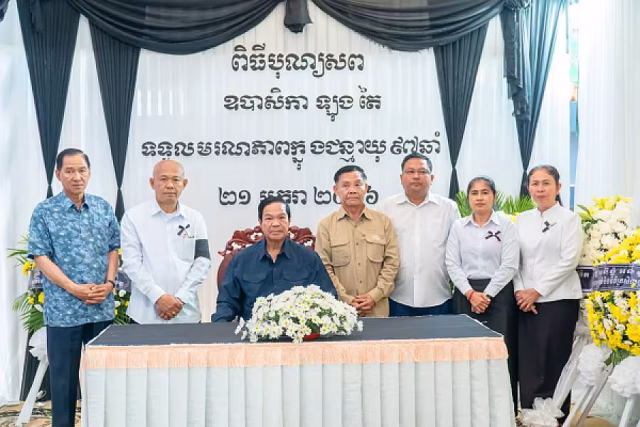 ឯកឧត្តមកិត្តិសង្គហបណ្ឌិត គន់ គីម អញ្ជើញគោរពវិញ្ញាណនក្ខន្ធសពម្តាយក្មេក ឯកឧត្តម អ៊ុំ រាត្រី  - Image 7